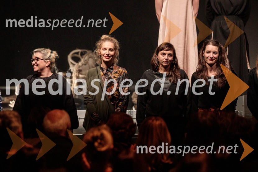  Ivana Djilas, režiserka;  Jelena Proković, kostumografinja, JSP;  Vesna Krebs, umetnica;  Sara Slivnik, scenografinjaNevidna ženska, premiera