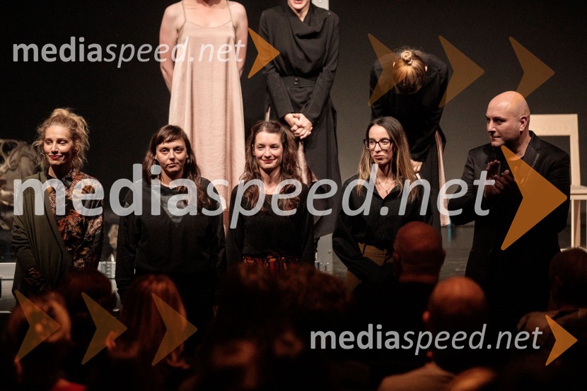  Jelena Proković, kostumografinja, JSP;  ... ;  Sara Slivnik, scenografinja;  Saša Dragaš, asistentka kostumografinje;  Boštjan Gombač, glasbenikNevidna ženska, premiera