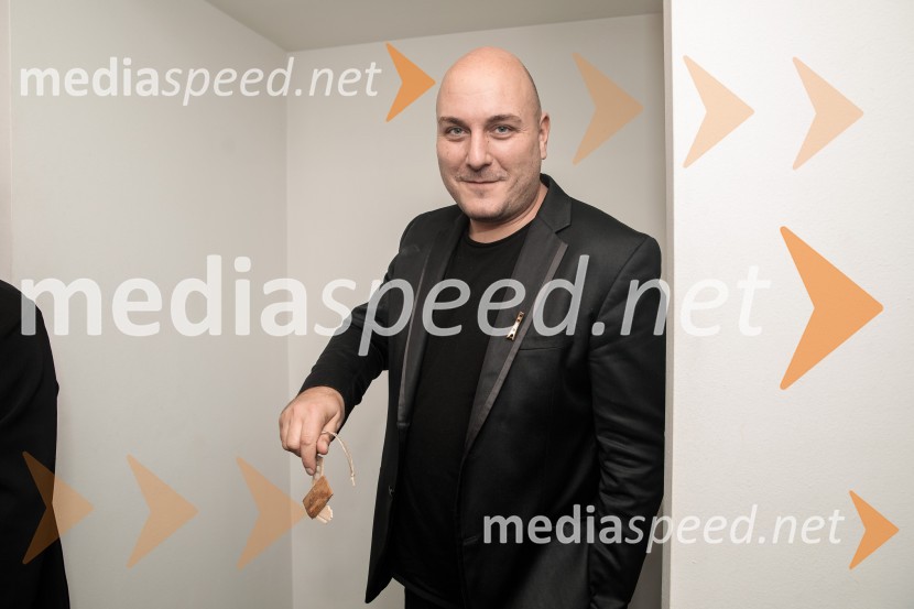  Boštjan Gombač, glasbenikNevidna ženska, premiera