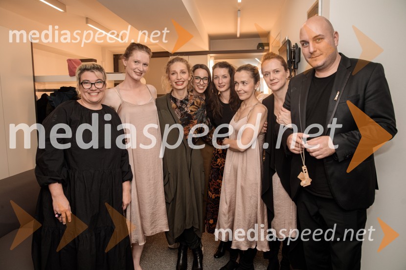  Ivana Djilas, režiserka;  Špela Frlic, igralka;  Jelena Proković, kostumografinja, JSP;  Saša Dragaš, asistentka kostumografinje;  Sara Slivnik, scenografinja;  Maja Kunšič, igralka;  Katja Povše, igralka;  Boštjan Gombač, glasbenikNevidna ženska, premiera