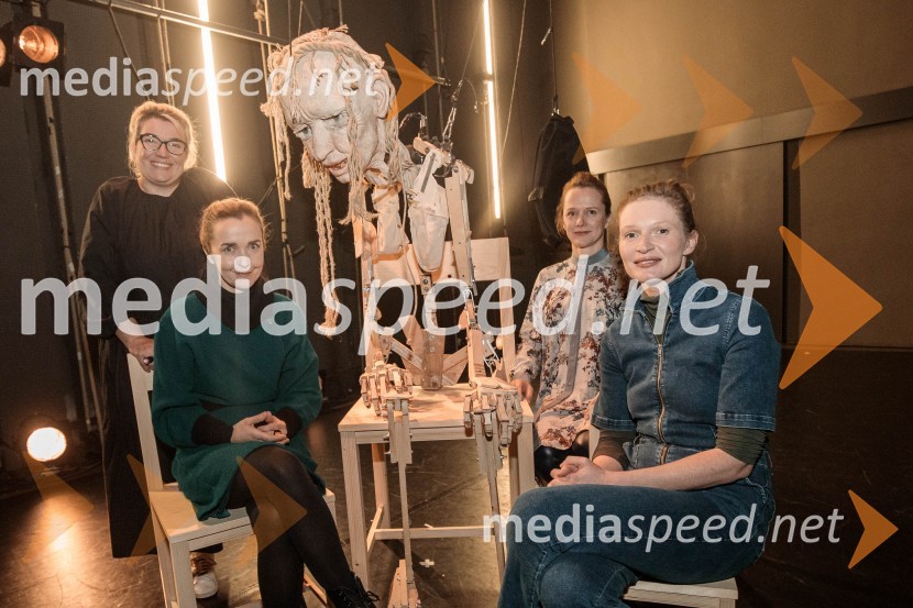  Ivana Djilas, režiserka;  Maja Kunšič, igralka;  Katja Povše, igralka;  Špela Frlic, igralkaNevidna ženska, premiera