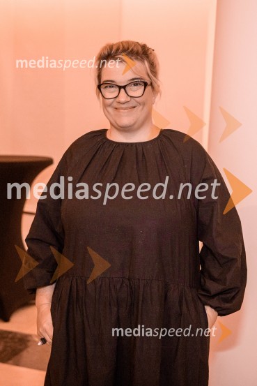  Ivana Djilas, režiserkaNevidna ženska, premiera