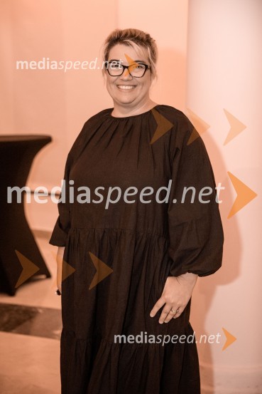  Ivana Djilas, režiserkaNevidna ženska, premiera