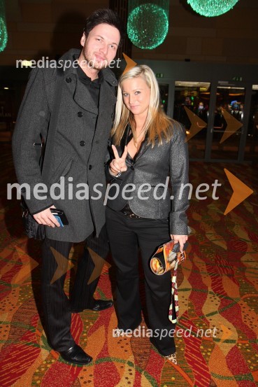 Robert Roškar, moderator radia Net Fm in voditelj na televiziji Net TV ter Nika Marolt, organizatorka zabavnega programa v igralniško-zabaviščnem centru MondTereza Kesovija, koncert v Mondu