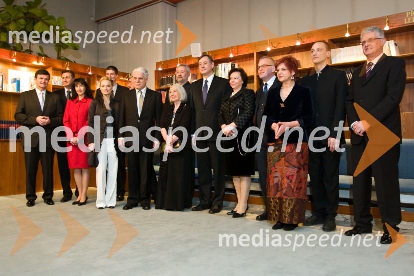 Prešernovi nagrajenci s slovenskim političnim vrhomPodelitev Prešernovih nagrad 2009
