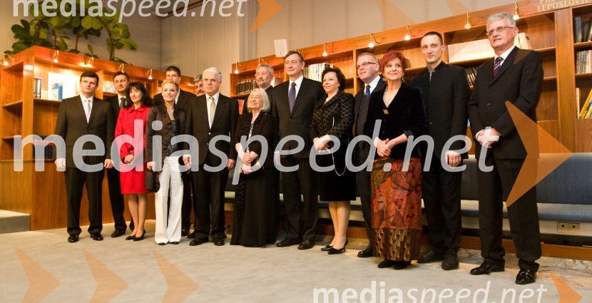 Prešernovi nagrajenci s slovenskim političnim vrhomPodelitev Prešernovih nagrad 2009