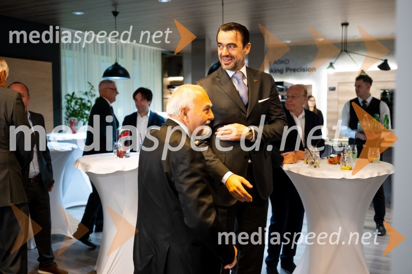  ... ;  Vojislav Kovač,  častni konzul Črne Gore v SlovenijiSrečanje državnega sekretarja Štucina s člani Slovenskega konzularnega zbora