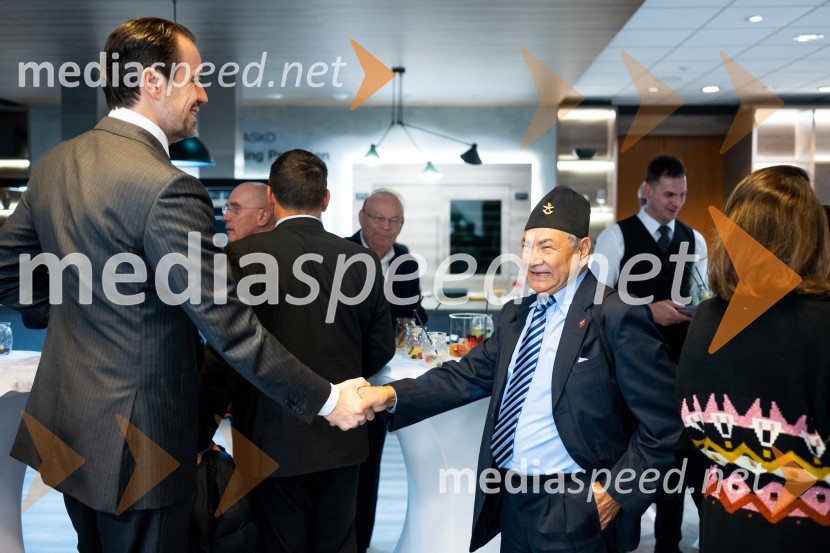  Vojislav Kovač,  častni konzul Črne Gore v Sloveniji;   Aswin Kumar Shrestha, častni generalni konzul NepalaSrečanje državnega sekretarja Štucina s člani Slovenskega konzularnega zbora