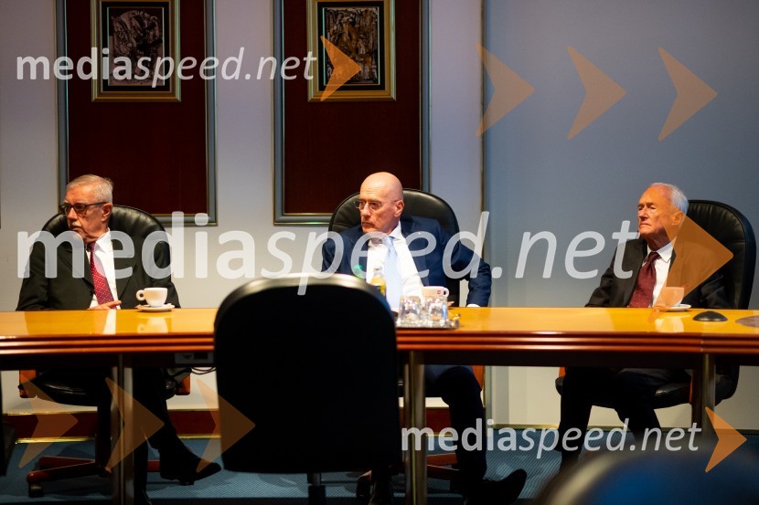  ... ;  ... ;  Janez Pergar, častni konzul Republike Južne AfrikeSrečanje državnega sekretarja Štucina s člani Slovenskega konzularnega zbora