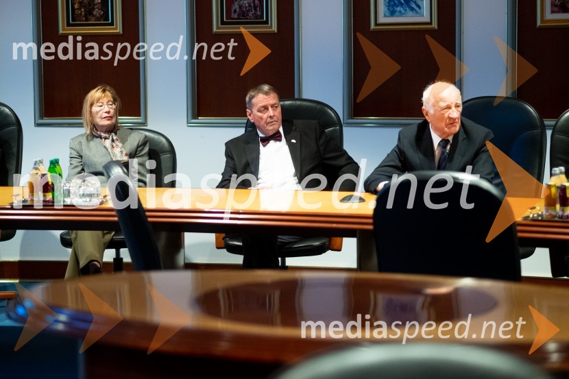  Nevenka Leban Orešič, pianistka, častna konzulka Republike Litve;  Gorazd Šifrer, notar;  prof. dr. Šime Ivanjko,  upokojeni predavatelj Pravne fakultete Univerze v MariboruSrečanje državnega sekretarja Štucina s člani Slovenskega konzularnega zbora