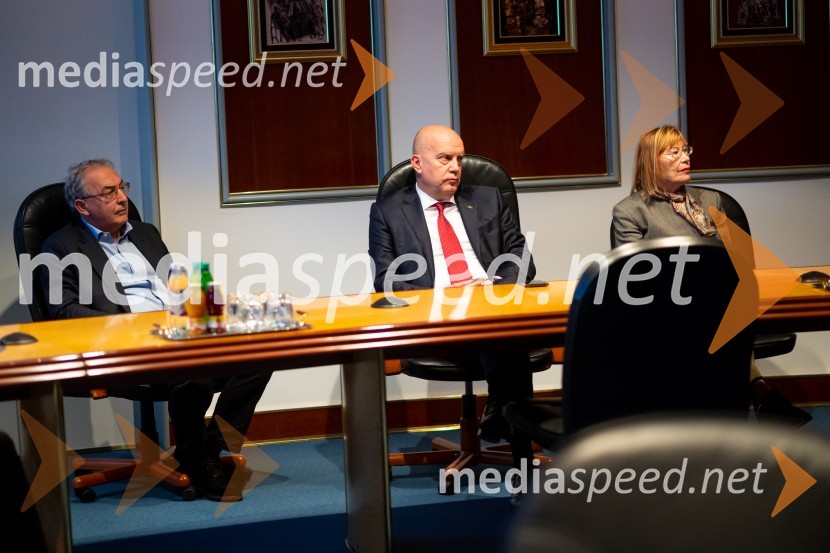  ... ; mag. Ivan Knezevič, direktor, Transplantacijski center Univerzitetni centra Ljubljani;  Nevenka Leban Orešič, pianistka, častna konzulka Republike LitveSrečanje državnega sekretarja Štucina s člani Slovenskega konzularnega zbora