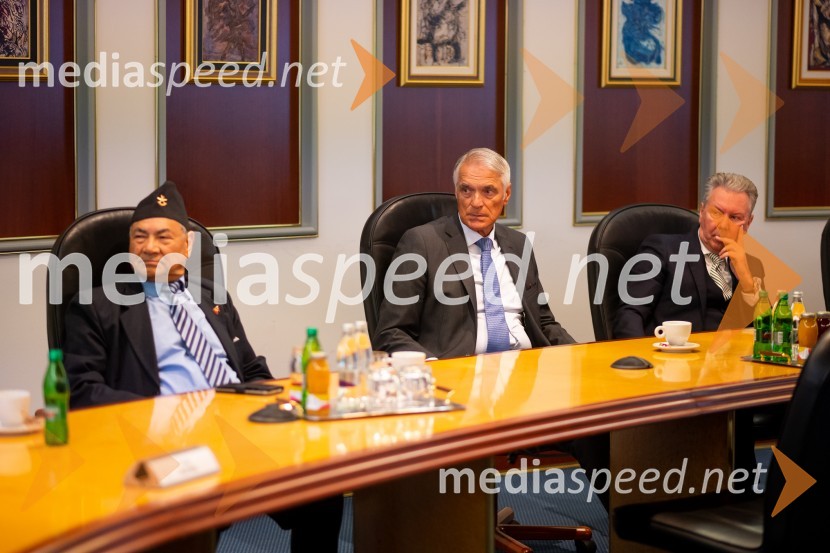   Aswin Kumar Shrestha, častni generalni konzul Nepala;  ... ;  ... Srečanje državnega sekretarja Štucina s člani Slovenskega konzularnega zbora