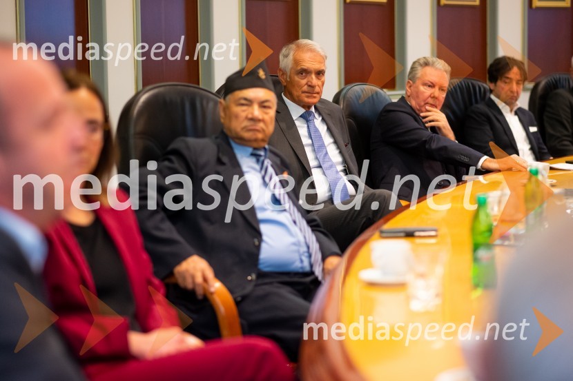   Aswin Kumar Shrestha, častni generalni konzul Nepala;  ... ;  ... ;  Tomaž Kavčič, kuharski mojster, Pri Lojzetu, Zemono, podpredsednik BASSSrečanje državnega sekretarja Štucina s člani Slovenskega konzularnega zbora