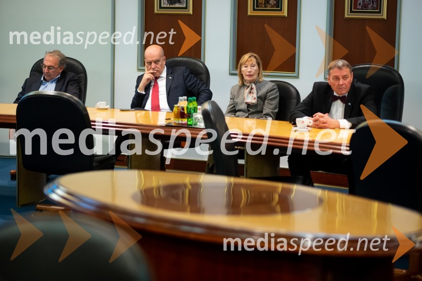  ... ; mag. Ivan Knezevič, direktor, Transplantacijski center Univerzitetni centra Ljubljani;  Nevenka Leban Orešič, pianistka, častna konzulka Republike Litve;  Gorazd Šifrer, notarSrečanje državnega sekretarja Štucina s člani Slovenskega konzularnega zbora