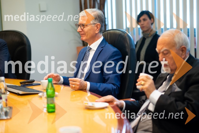  Franjo Bobinac, podpredsednik in generalni direktor za globalni marketing, Hisense International., predsednik Rokometne zveze SlovenijeSrečanje državnega sekretarja Štucina s člani Slovenskega konzularnega zbora