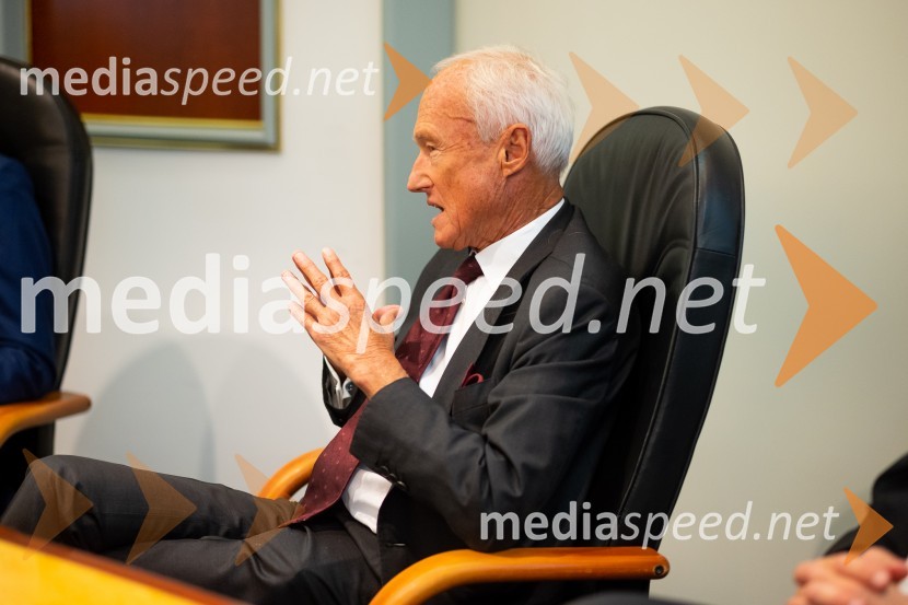  Janez Pergar, častni konzul Republike Južne AfrikeSrečanje državnega sekretarja Štucina s člani Slovenskega konzularnega zbora