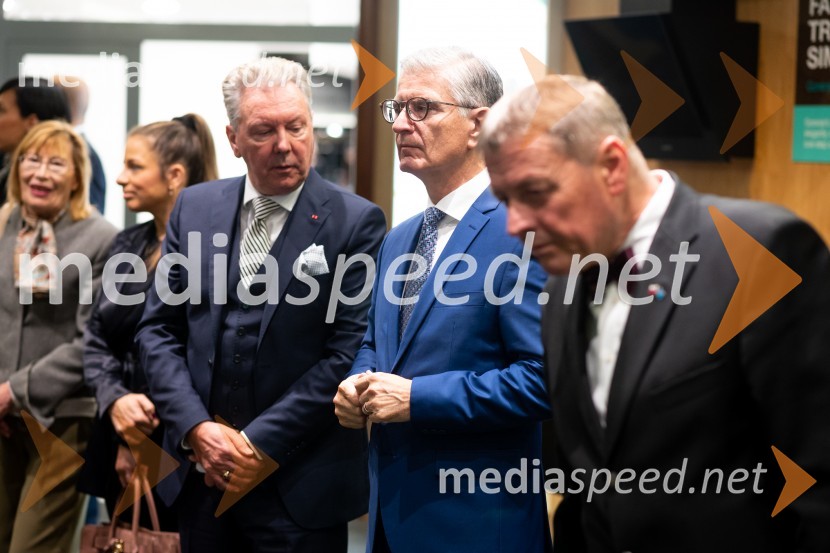  ... ;  Franjo Bobinac, podpredsednik in generalni direktor za globalni marketing, Hisense International., predsednik Rokometne zveze Slovenije;  ... Srečanje državnega sekretarja Štucina s člani Slovenskega konzularnega zbora