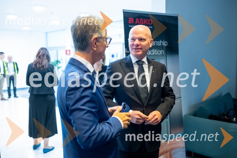  Franjo Bobinac, podpredsednik in generalni direktor za globalni marketing, Hisense International., predsednik Rokometne zveze Slovenije;  ... Srečanje državnega sekretarja Štucina s člani Slovenskega konzularnega zbora