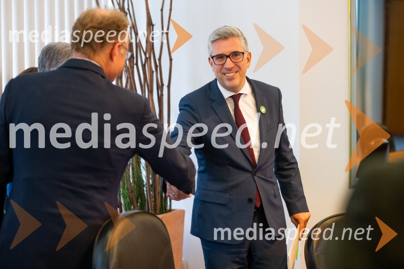  Janez  Škrabec, direktor Riko d.o.o.; mag. Marko Štucin, državni sekretar MZZSrečanje državnega sekretarja Štucina s člani Slovenskega konzularnega zbora