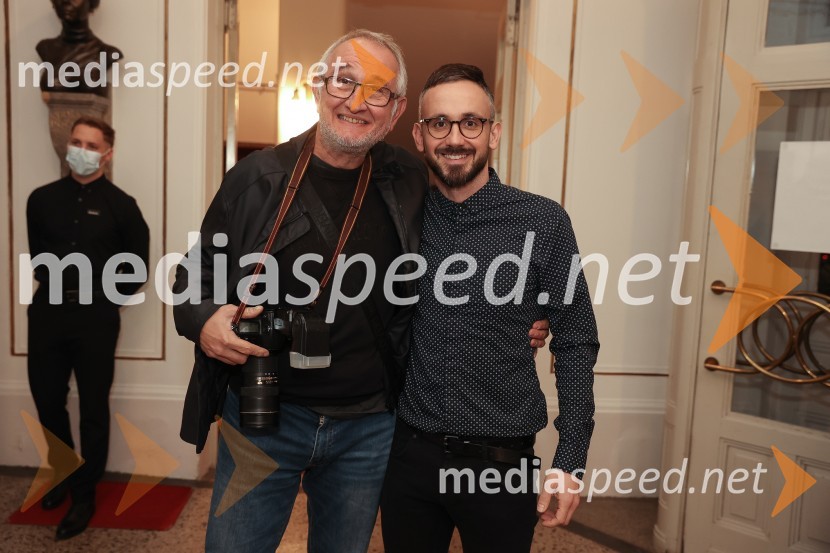  Vito Tofaj, fotograf;  Jernej Pristov, vodja službe za odnose z javnostmi SNG Drama LjubljanaOjdip, gostujoča drama v SNG drama Ljubljana