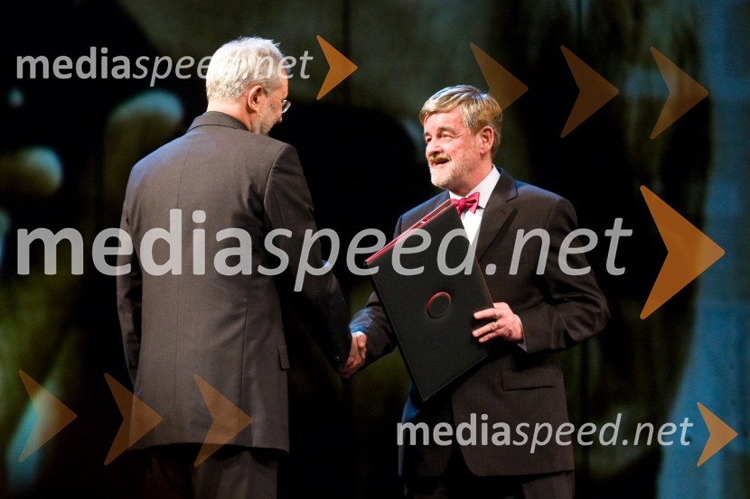 Miran Zupančič, režiser in scenarist, prejemnik Nagrade Prešernovega sklada 2009 in Jaroslav Skrušny, predsednik Upravnega odbora Prešernovega skladaPodelitev Prešernovih nagrad 2009