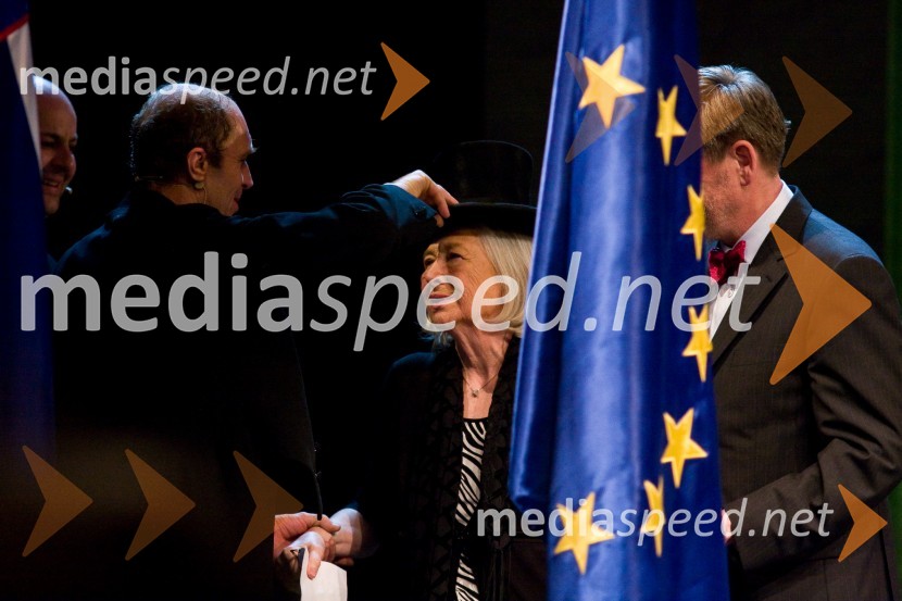 Jernej Šugman in Janez Škof, povezovalca prireditve, Štefka Drolc, prejemnica Prešernove nagrade za življenjsko delo in Jaroslav Skrušny, predsednik Upravnega odbora Prešernovega skladaPodelitev Prešernovih nagrad 2009