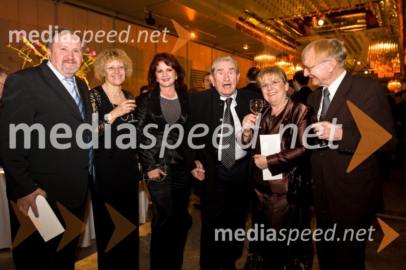 Zdravko Pergar, operni pevec, Cvetka Završnik, Milena Morača, sopranistka, Jurij Souček, igralec, Olga Gracelj, sopranistka in Doro Hvalica, vodja pogajalske skupine javnega sektorjaPodelitev Prešernovih nagrad 2009