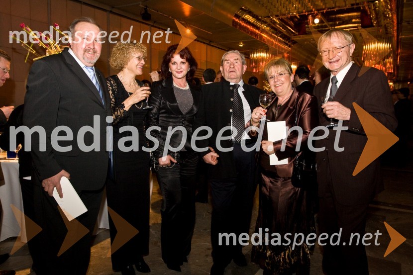 Zdravko Pergar, operni pevec, Cvetka Završnik, Milena Morača, sopranistka, Jurij Souček, igralec, Olga Gracelj, sopranistka in Doro Hvalica, vodja pogajalske skupine javnega sektorjaPodelitev Prešernovih nagrad 2009