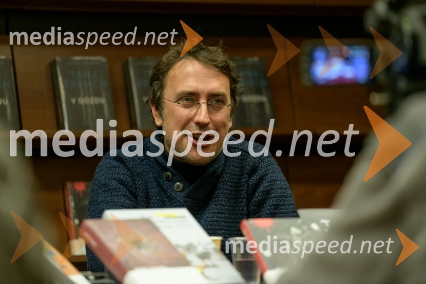 dr. Mirt Komel, filozof, sociolog, dramatik, esejist in prevajalecPredstavitev novo izdanih knjig založbe Goga, novinarska konferenca