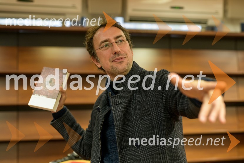 dr. Mirt Komel, filozof, sociolog, dramatik, esejist in prevajalecPredstavitev novo izdanih knjig založbe Goga, novinarska konferenca