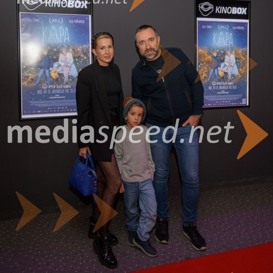  Natalija Cvetko, Mediaspeed d.o.o.;  Teo Anton Cvetko;  Borut  Cvetko, kreativni direktor, Mediaspeed d.o.o.Premiera prvega slovenskega  božičnega filma KAPA  v Mariboxu