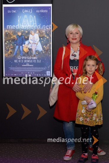 Ana in hči OtjaPremiera prvega slovenskega  božičnega filma KAPA  v Mariboxu