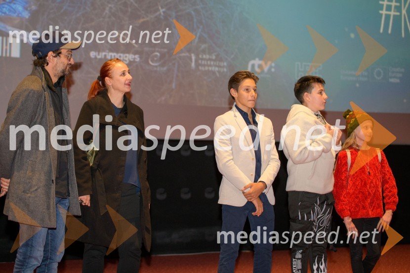  Slobodan Maksimović, režiser;  Ida Weiss, producentka;  Tilen Kolbe, igralec;  Emil Kulović, igralec;  Kaja Podrebersek, igralkaPremiera prvega slovenskega  božičnega filma KAPA  v Mariboxu