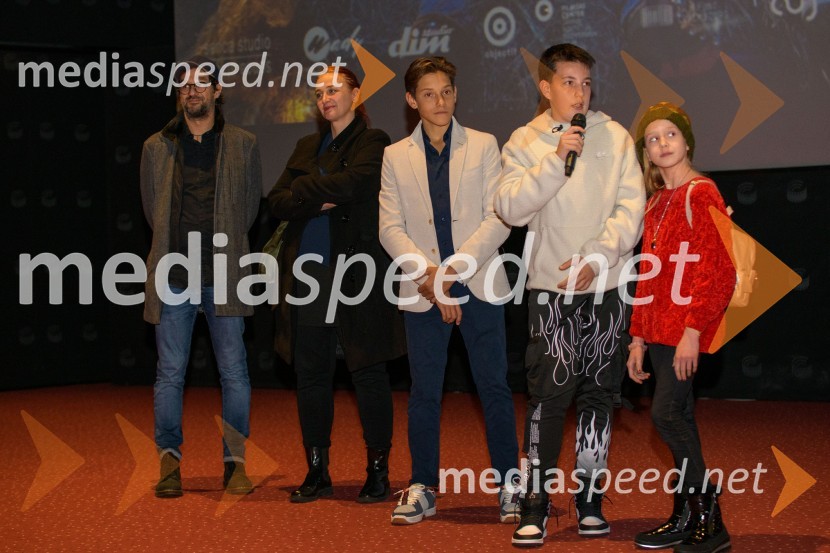  Slobodan Maksimović, režiser;  Ida Weiss, producentka;  Tilen Kolbe, igralec;  Emil Kulović, igralec;  Kaja Podrebersek, igralkaPremiera prvega slovenskega  božičnega filma KAPA  v Mariboxu