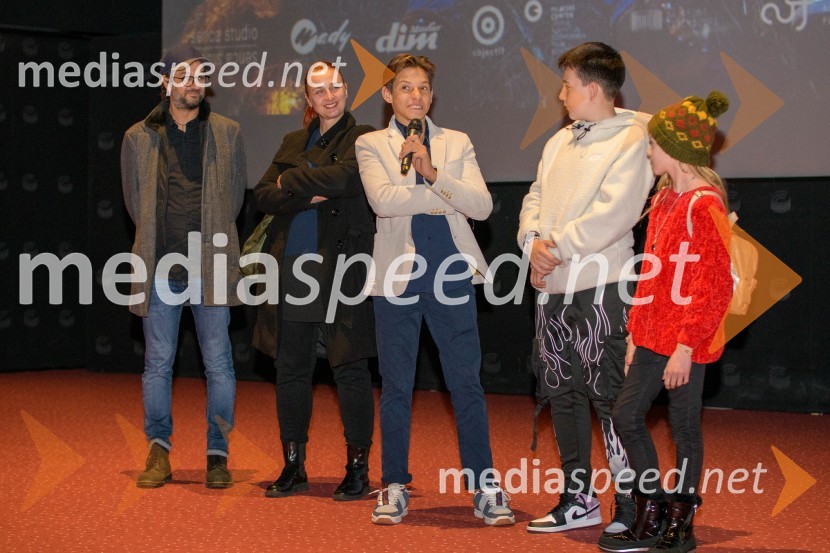  Slobodan Maksimović, režiser;  Ida Weiss, producentka;  Tilen Kolbe, igralec;  Emil Kulović, igralec;  Kaja Podrebersek, igralkaPremiera prvega slovenskega  božičnega filma KAPA  v Mariboxu