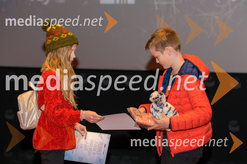  Kaja Podrebersek, igralka;  ... Premiera prvega slovenskega  božičnega filma KAPA  v Mariboxu