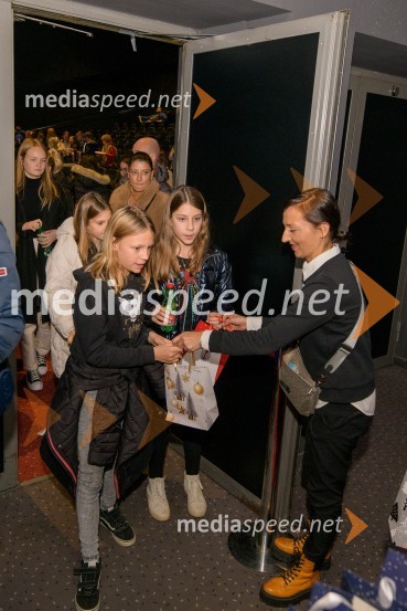  ... ;  ... ;  Jagoda Đorđević, Pepermint PRPremiera prvega slovenskega  božičnega filma KAPA  v Mariboxu