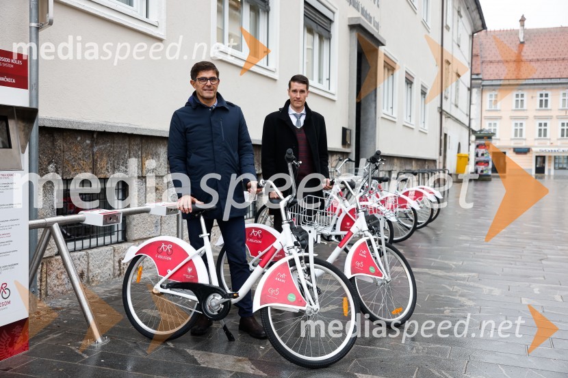  Matjaž Rakovec, župan Mestne občine Kranj;  Janez Černe, podžupan Mestne občine KranjOdprtje dnevno varstvenega centra na Planini