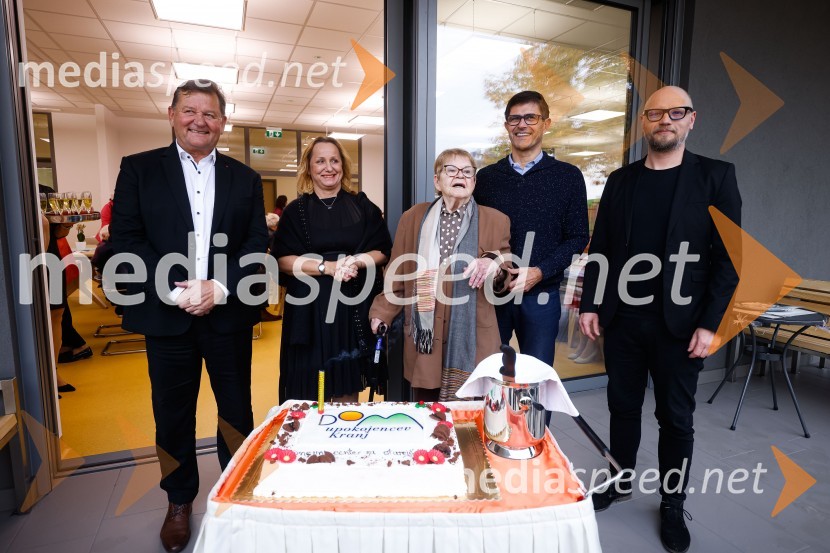 dr. Aleksander Jevšek, minister za razvoj in EU kohezijsko politiko;  Nadja Gantar, direktorica, Dom upokojencev Kranj;  ... ;  Matjaž Rakovec, župan Mestne občine Kranj;  Primož Siter, glasbenik, radijski urednik, aktivist, politikOdprtje dnevno varstvenega centra na Planini