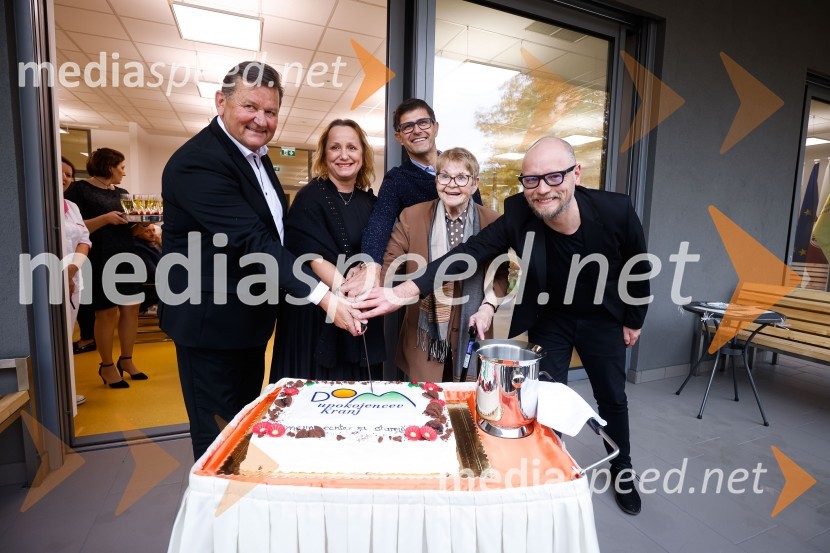 dr. Aleksander Jevšek, minister za razvoj in EU kohezijsko politiko;  Nadja Gantar, direktorica, Dom upokojencev Kranj;  Matjaž Rakovec, župan Mestne občine Kranj;  ... ;  Primož Siter, glasbenik, radijski urednik, aktivist, politikOdprtje dnevno varstvenega centra na Planini