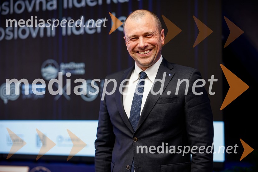  Blaž Brodnjak, predsednik AmCham Slovenija, predsednik uprave NLB, Manager leta 2022.Poslovna liderka in poslovni lider 2023