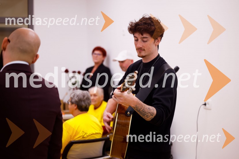 Odprtje dnevno varstvenega centra na Planini