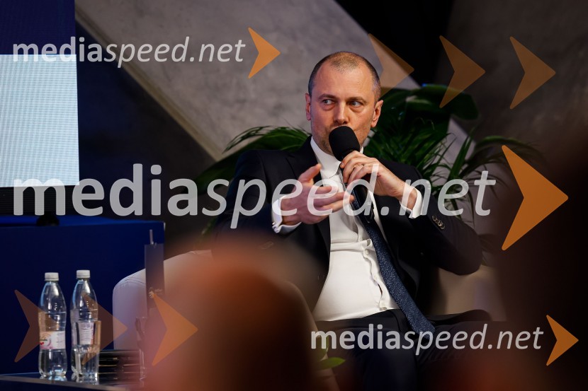  Blaž Brodnjak, predsednik AmCham Slovenija, predsednik uprave NLB, Manager leta 2022.Poslovna liderka in poslovni lider 2023