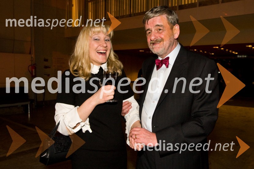 Dr. Ignacija J. Fridl, kritičarka in članica Upravnega odbora Prešernovega sklada in Jaroslav Skrušny, predsednik Upravnega odbora Prešernovega skladaPodelitev Prešernovih nagrad 2009