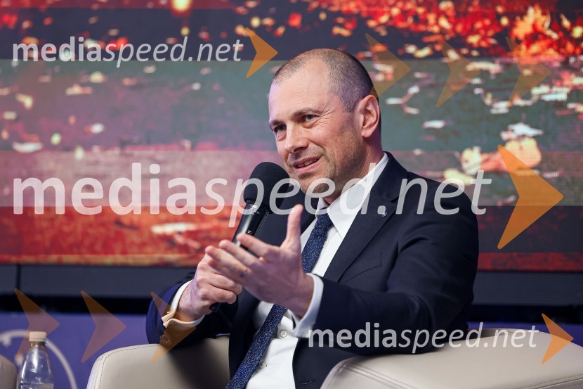  Blaž Brodnjak, predsednik AmCham Slovenija, predsednik uprave NLB, Manager leta 2022.Poslovna liderka in poslovni lider 2023