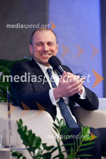  Blaž Brodnjak, predsednik AmCham Slovenija, predsednik uprave NLB, Manager leta 2022.Poslovna liderka in poslovni lider 2023