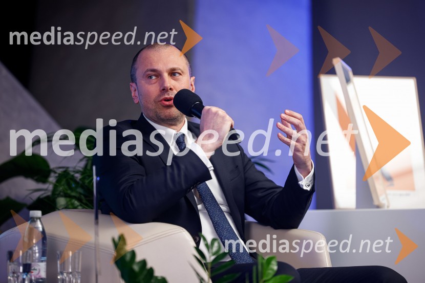  Blaž Brodnjak, predsednik AmCham Slovenija, predsednik uprave NLB, Manager leta 2022.Poslovna liderka in poslovni lider 2023