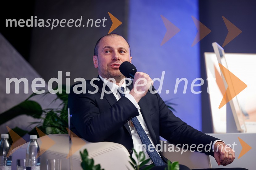  Blaž Brodnjak, predsednik AmCham Slovenija, predsednik uprave NLB, Manager leta 2022.Poslovna liderka in poslovni lider 2023