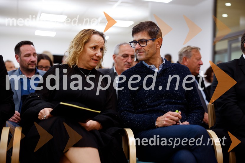  Nadja Gantar, direktorica, Dom upokojencev Kranj;  Matjaž Rakovec, župan Mestne občine KranjOdprtje dnevno varstvenega centra na Planini