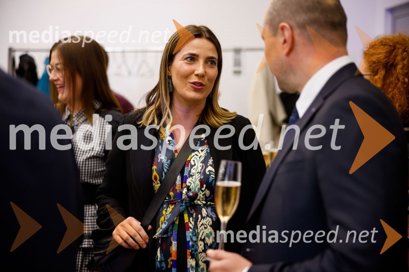  Urška Kajtner, Roche, farmacevtska družbaPoslovna liderka in poslovni lider 2023